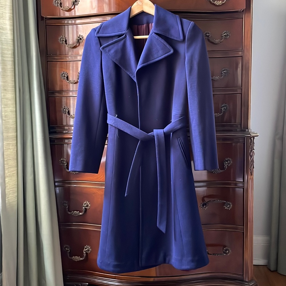 Rare vintage L C Mae’s Globetrotter shower repellent coat in navy blue. Small